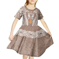 personalised-kia-kaha-te-reo-maori-kid-short-sleeve-dress-hei-tiki-mix-koru-brown