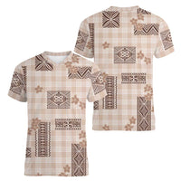 Hawaiian Quilt Tapa On Beige Palaka Motifs Women V-Neck T-Shirt