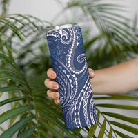 Polynesia Plumeria Lei Skinny Tumbler Navy Blue Curves Motif LT7 - Polynesian Pride