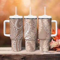 Polynesia Plumeria Lei Tumbler With Handle Beige Curves Motif