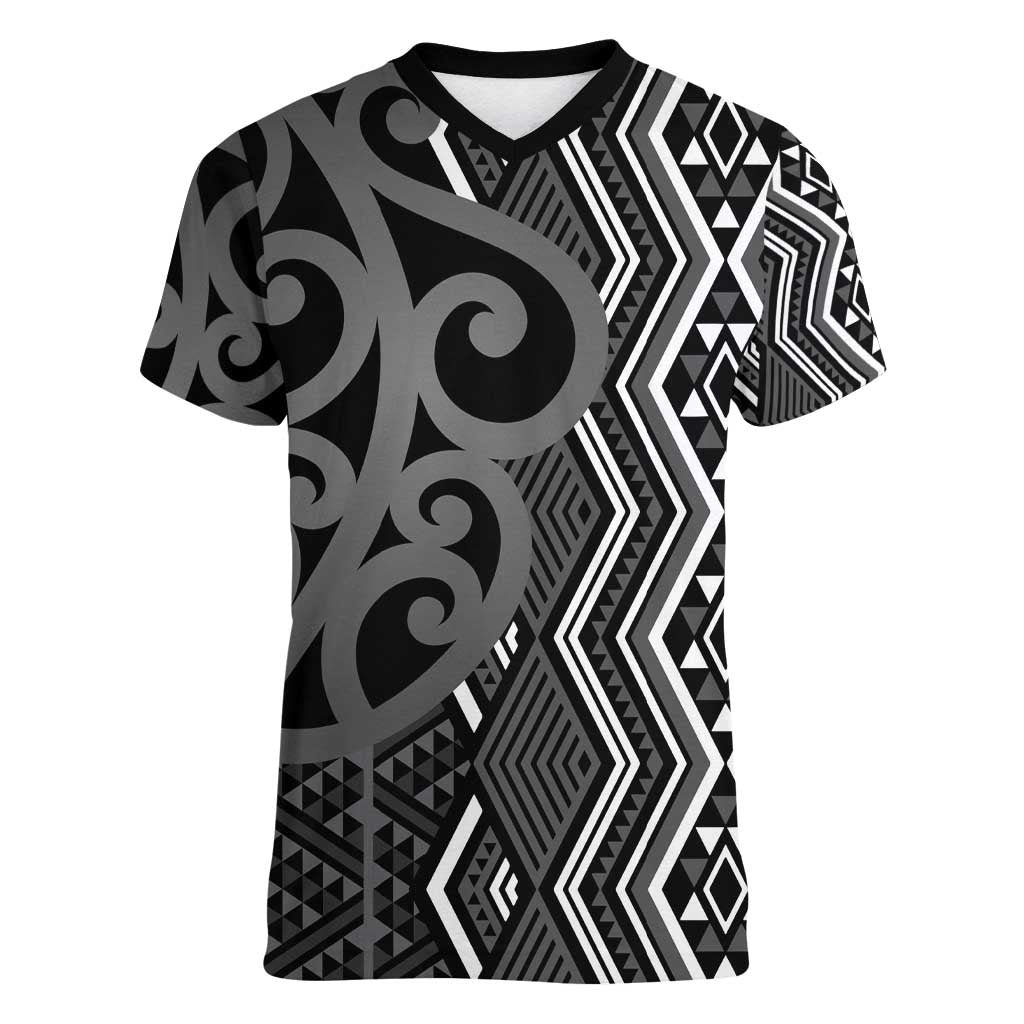 Maori Taniko Patterns Women V-Neck T-Shirt Black Patiki Motifs Mix Whakairo Ngaru