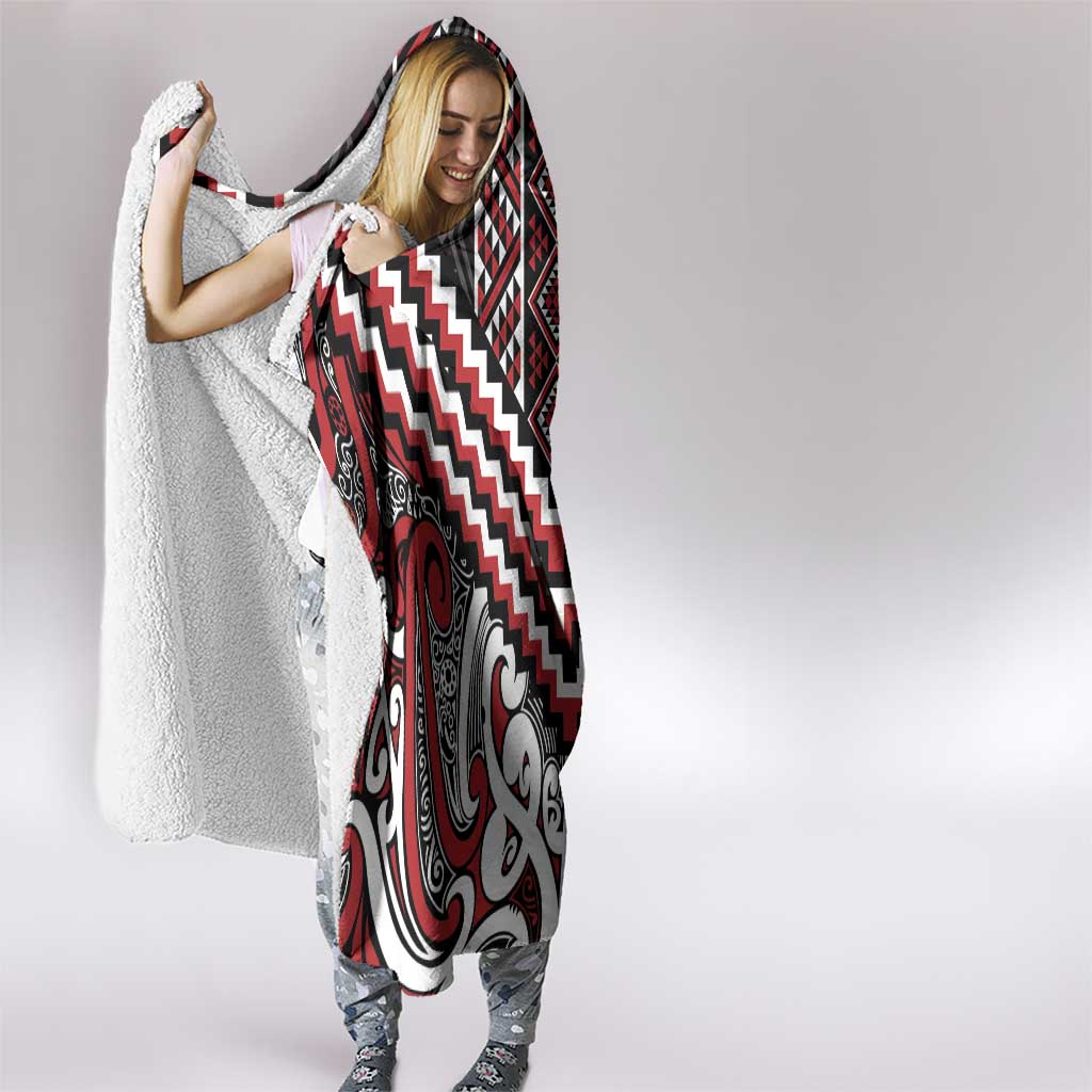 Maori Tukutuku Taniko Motifs Hooded Blanket Red Poutama Mix Kowhaiwhai