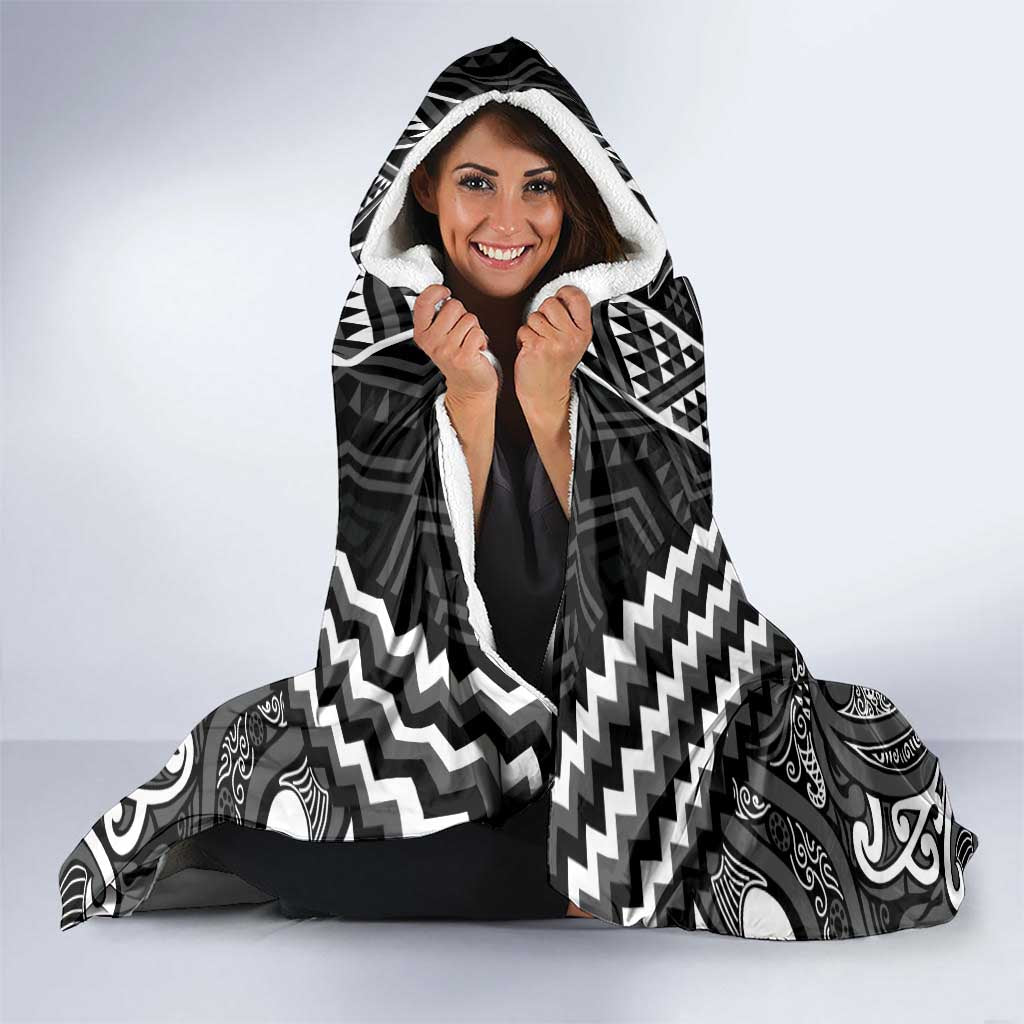 Maori Tukutuku Taniko Motifs Hooded Blanket Black Poutama Mix Kowhaiwhai