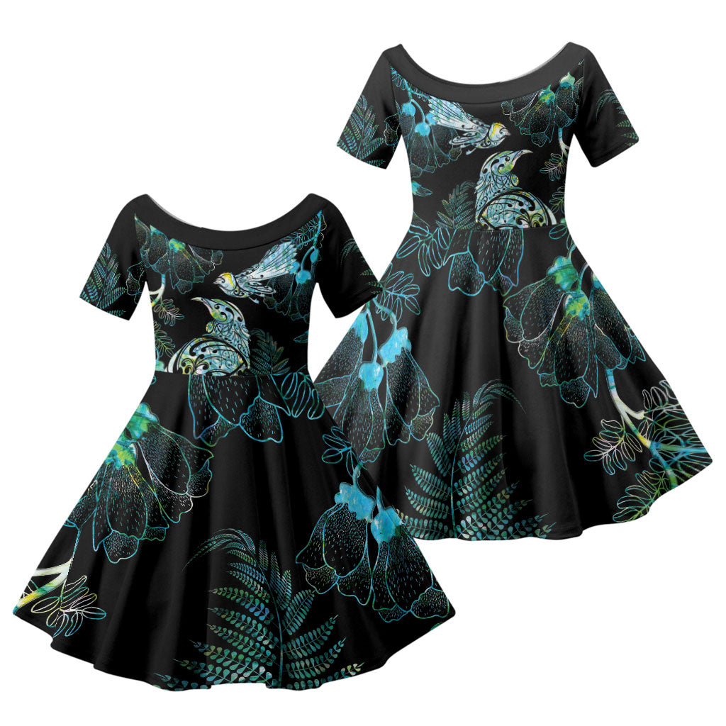 Aotearoa Maori Mahuru Family Matching Off The Shoulder Long Sleeve Dress and Hawaiian Shirt Spring Time - Paua Shell Green LT7 Daughter's Dress Black - Polynesian Pride