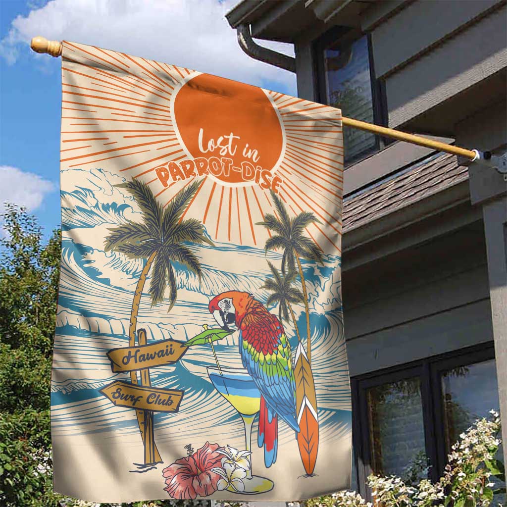 Christmas In July - Hawaii Retro Garden Flag Lost In Parrot-dise