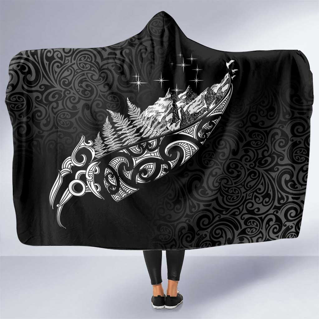 Maori Matariki Hooded Blanket Landscape Styled Fern - Monochrome LT7 One Size Black - Polynesian Pride
