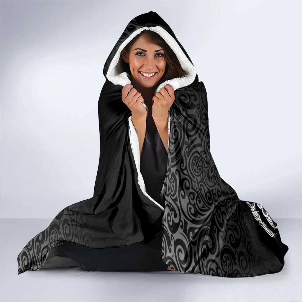 Maori Matariki Hooded Blanket Landscape Styled Fern - Monochrome