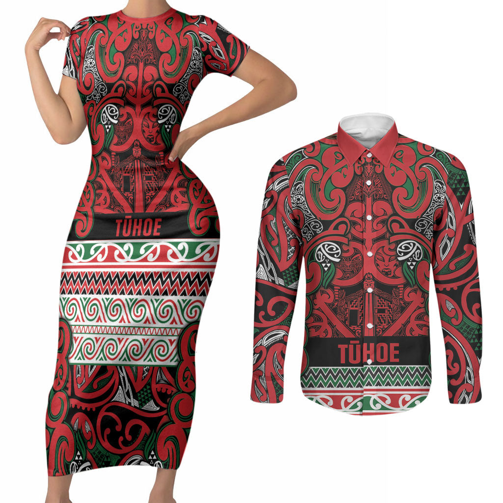 Aotearoa Iwi Tuhoe Couples Matching Short Sleeve Bodycon Dress and Long Sleeve Button Shirt Maori Wharenui House Tribal Pattern LT9 Green Red - Polynesian Pride