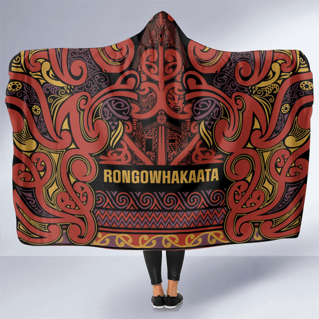 Aotearoa Iwi Rongowhakaata Hooded Blanket Maori Wharenui House Tribal Pattern LT9 One Size Brick Red - Polynesian Pride