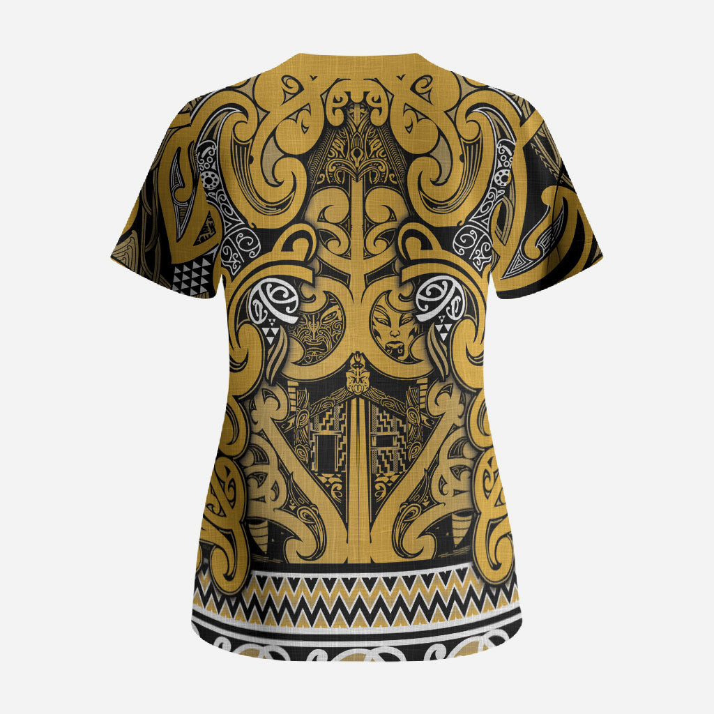 Aotearoa Iwi Ngāti Tama ki Te Waipounamu Trust Scrub Top Maori Wharenui House Tribal Pattern LT9 - Polynesian Pride