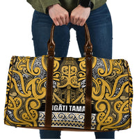 Aotearoa Iwi Ngāti Tama ki Te Waipounamu Trust Travel Bag Maori Wharenui House Tribal Pattern LT9 Gold - Polynesian Pride