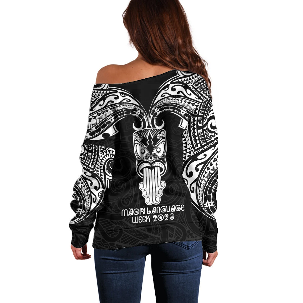 New Zealand Te Reo Maori Off Shoulder Sweater Kia Kaha Maori Language Week Black Style LT9 - Polynesian Pride
