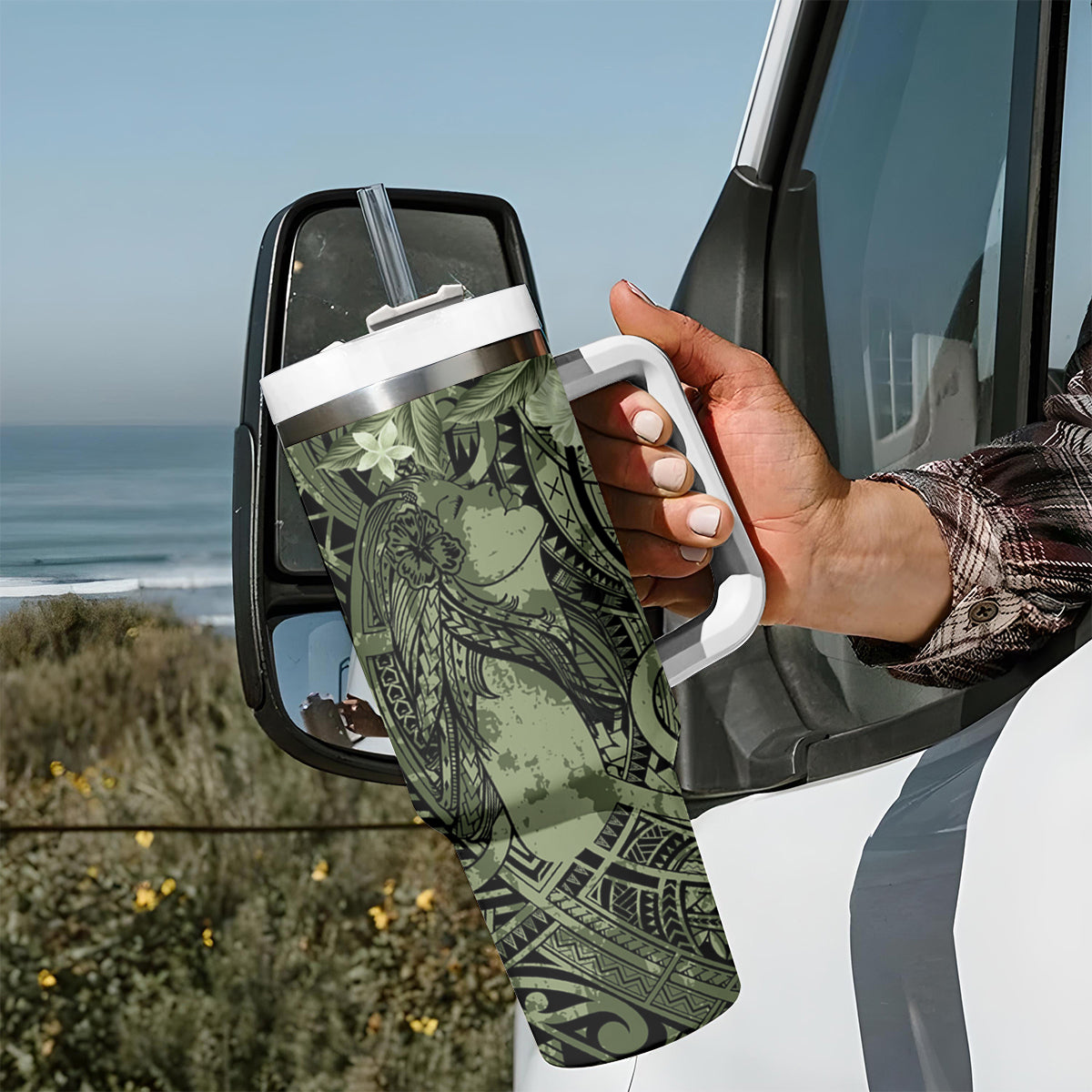 Pacific Beauty Girl Tumbler With Handle Green Polyneisan Tribal Vintage Motif