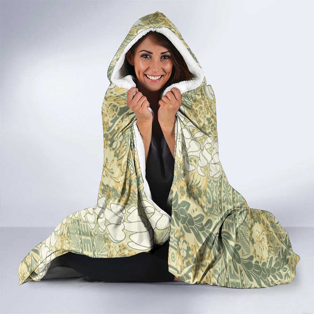 Vintage Puakenikeni and Maile Lei Hooded Blanket Hawaiian Style Tribal Tapa Double Strand Lei