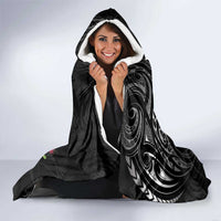 Meri Kirihimete Kakapo Hooded Blanket Black Silver Fern Christmas Vibe LT9 - Polynesian Pride