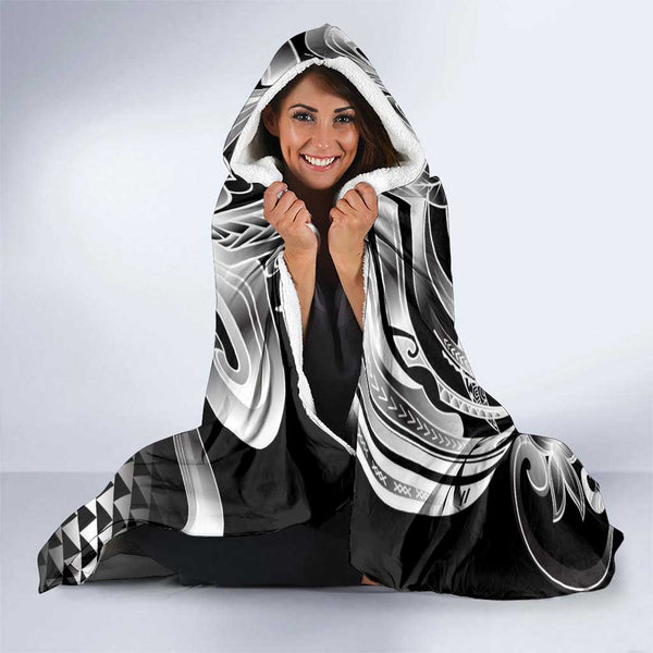 Palau Hooded Blanket - Polynesian Tattoo Black