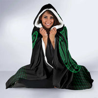 Kakariki Maori Ta Moko Poutama Art Hooded Blanket