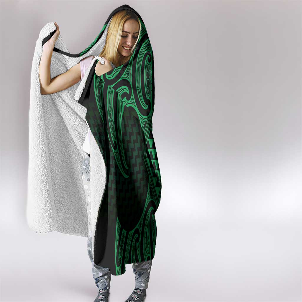 Kakariki Maori Ta Moko Poutama Art Hooded Blanket