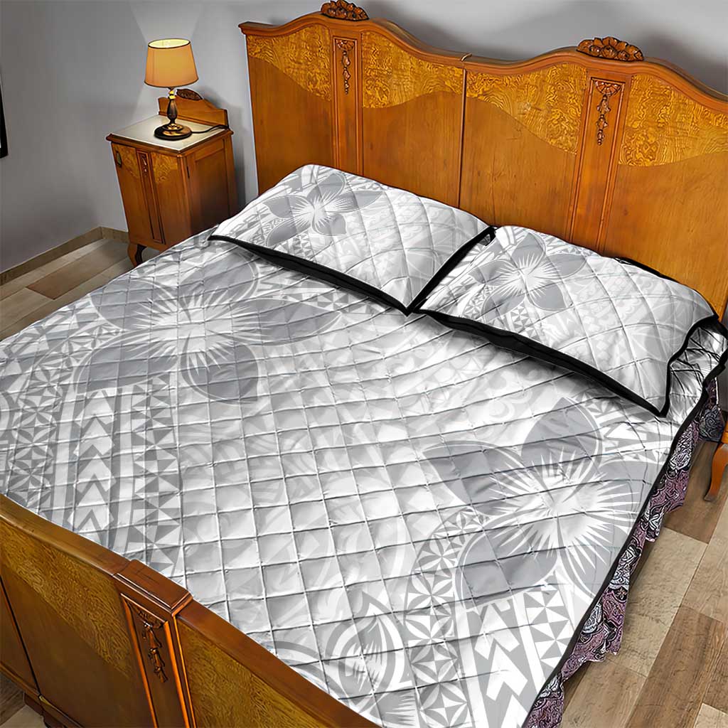 Lotu Tamaiti White Sunday Quilt Bed Set Pacific Plumeria Flowers - White Version