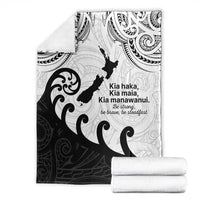 Kia Haka Maori language Blanket Te Reo Maori Inspired Art