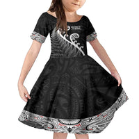 Kia Mau Ki To Ukaipo Family Matching Off The Shoulder Long Sleeve Dress and Hawaiian Shirt Te Reo Maori Koru Fern Art LT9 Daughter's Dress Black - Polynesian Pride