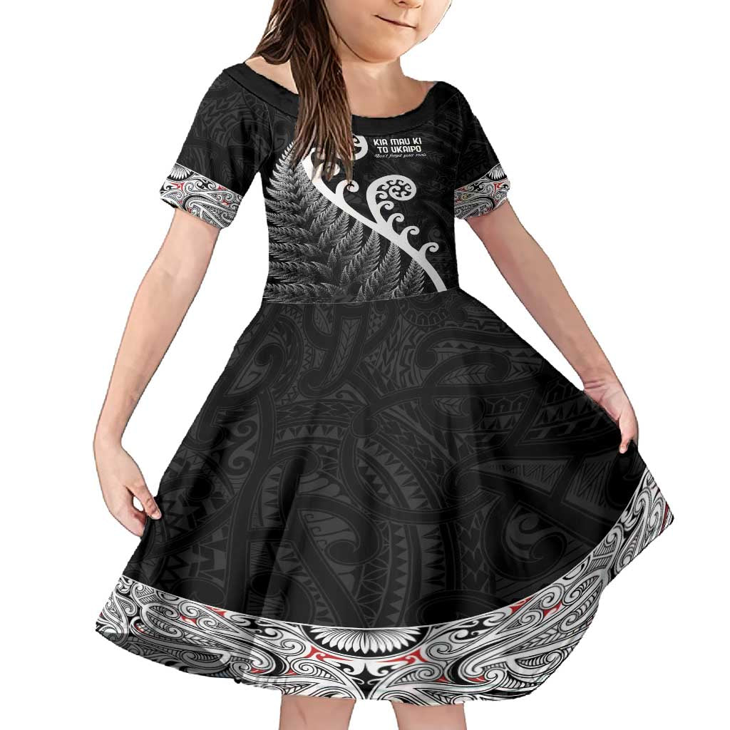 Kia Mau Ki To Ukaipo Family Matching Tank Maxi Dress and Hawaiian Shirt Te Reo Maori Koru Fern Art LT9 Daughter's Dress Black - Polynesian Pride