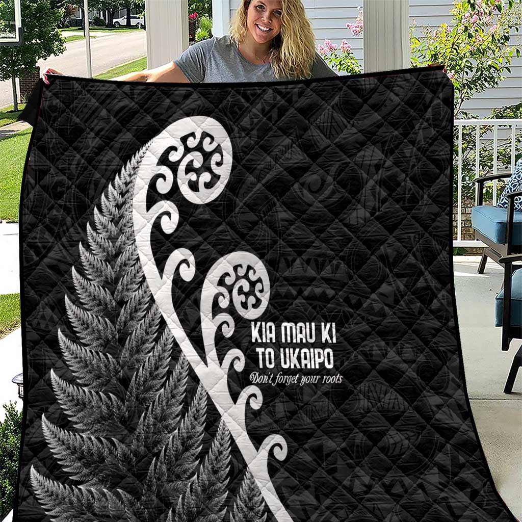 Kia Mau Ki To Ukaipo Quilt Te Reo Maori Koru Fern Art LT9 Black - Polynesian Pride
