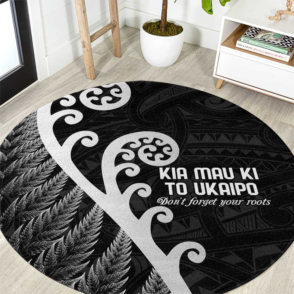 Kia Mau Ki To Ukaipo Round Carpet Te Reo Maori Koru Fern Art LT9 Black - Polynesian Pride