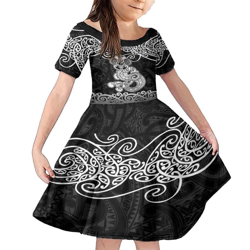 Te Reo Maori Tiki Inspired Art Family Matching Off Shoulder Short Dress and Hawaiian Shirt LT9 Daughter's Dress Black - Polynesian Pride