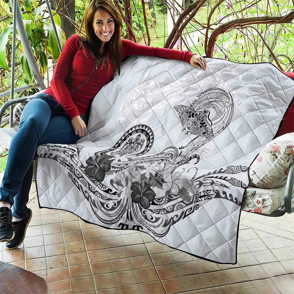 Polynesian Manta Ray Quilt Gray Floral Turtle Tattoo - Polynesian Pride