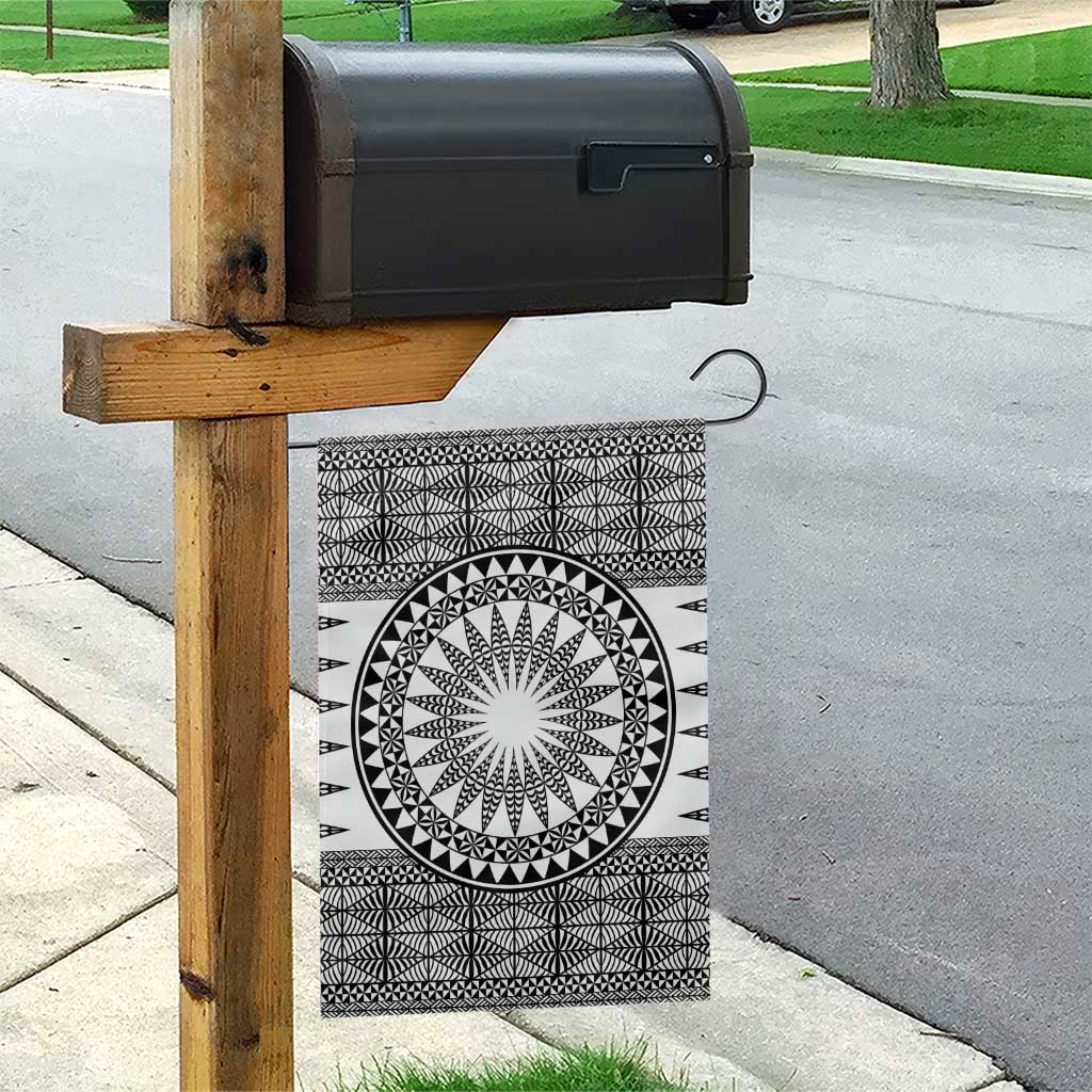 All White Tonga Malo e lelei Garden Flag Vintage Ngatu Tribal Pattern - Polynesian Pride