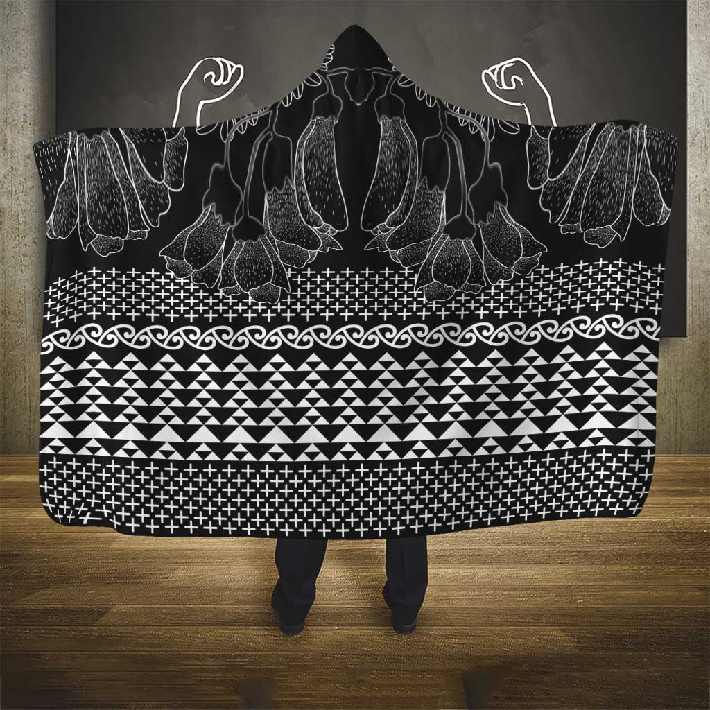 Black Taniko Kowhaiwhai Tukutuku Motif Hooded Blanket