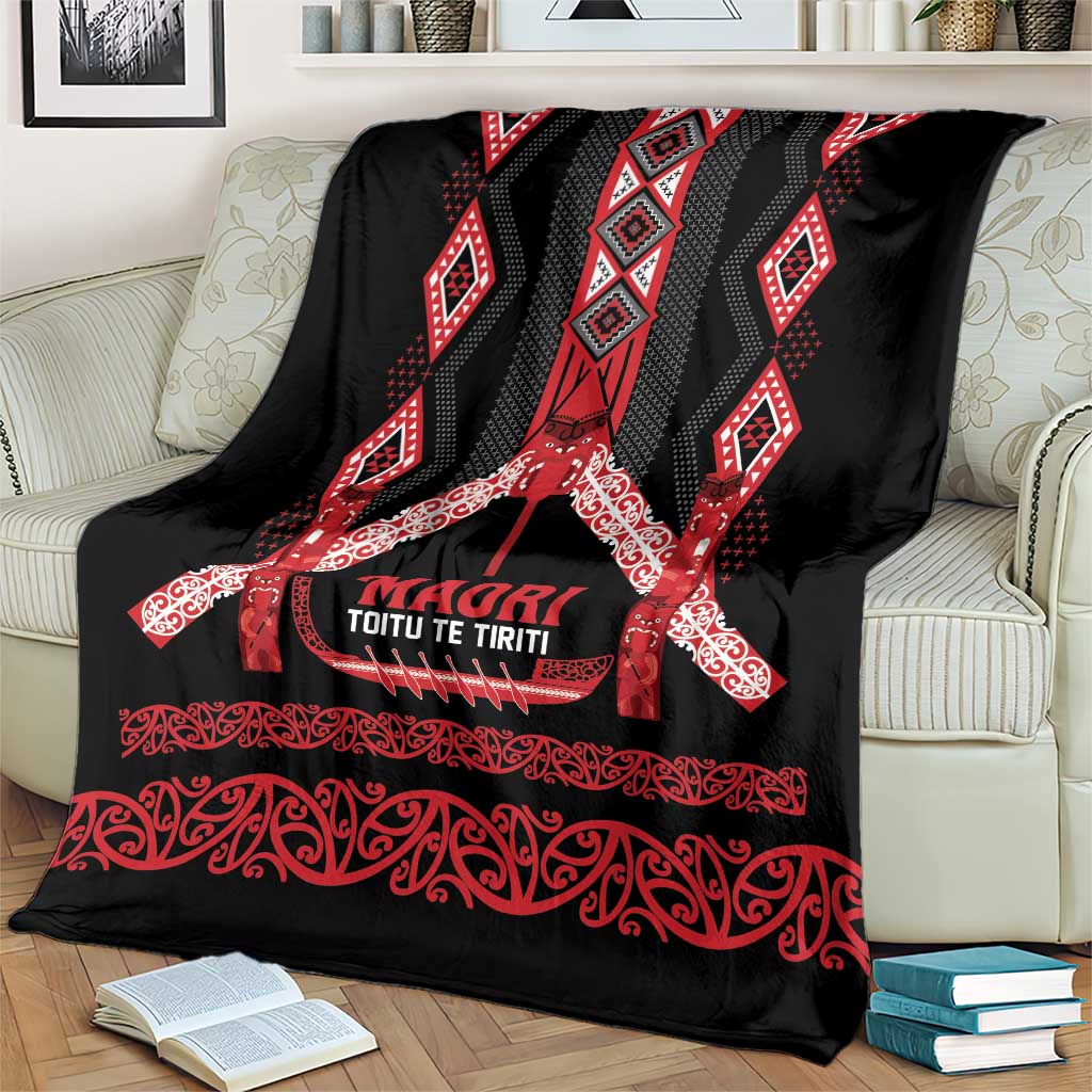 Toitu Te Tiriti Waitangi Blanket Black Wharenui House - Polynesian Pride