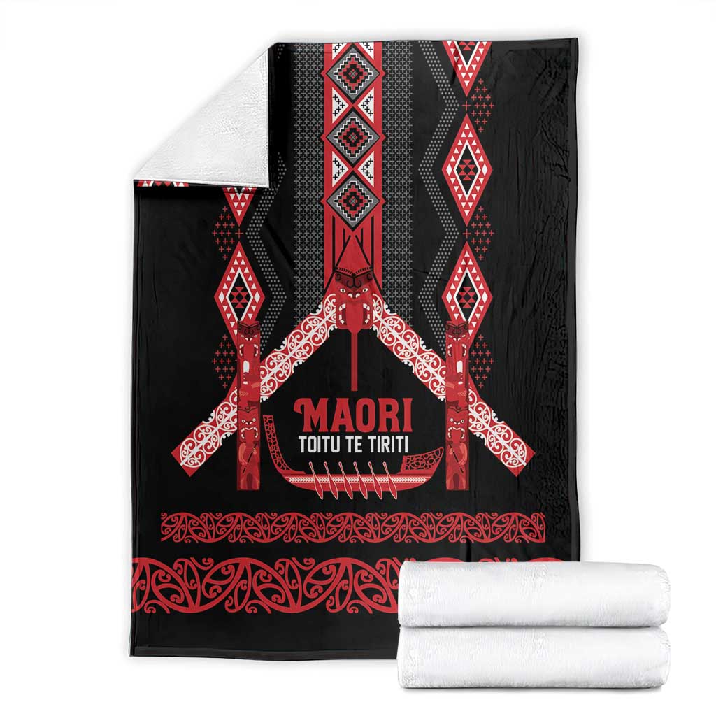 Toitu Te Tiriti Waitangi Blanket Black Wharenui House - Polynesian Pride