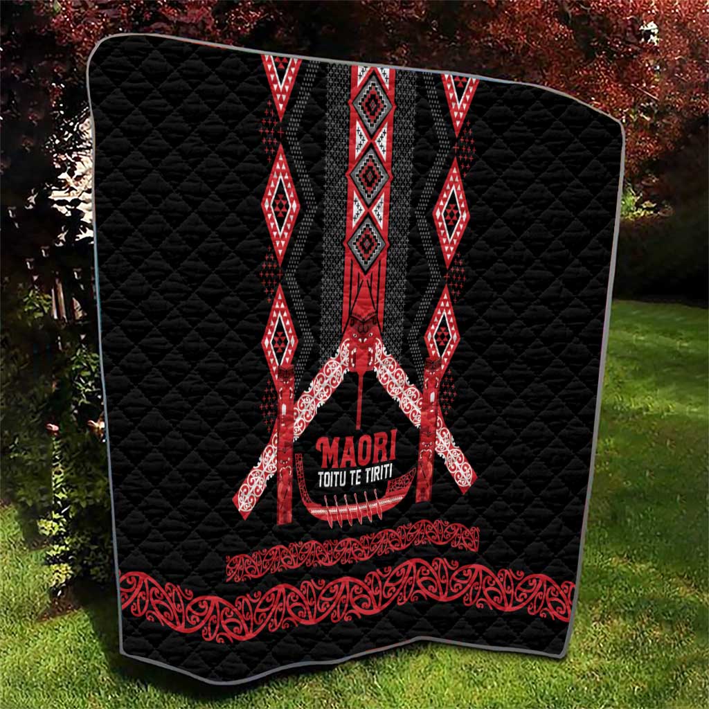 Toitu Te Tiriti Waitangi Quilt Black Wharenui House - Polynesian Pride