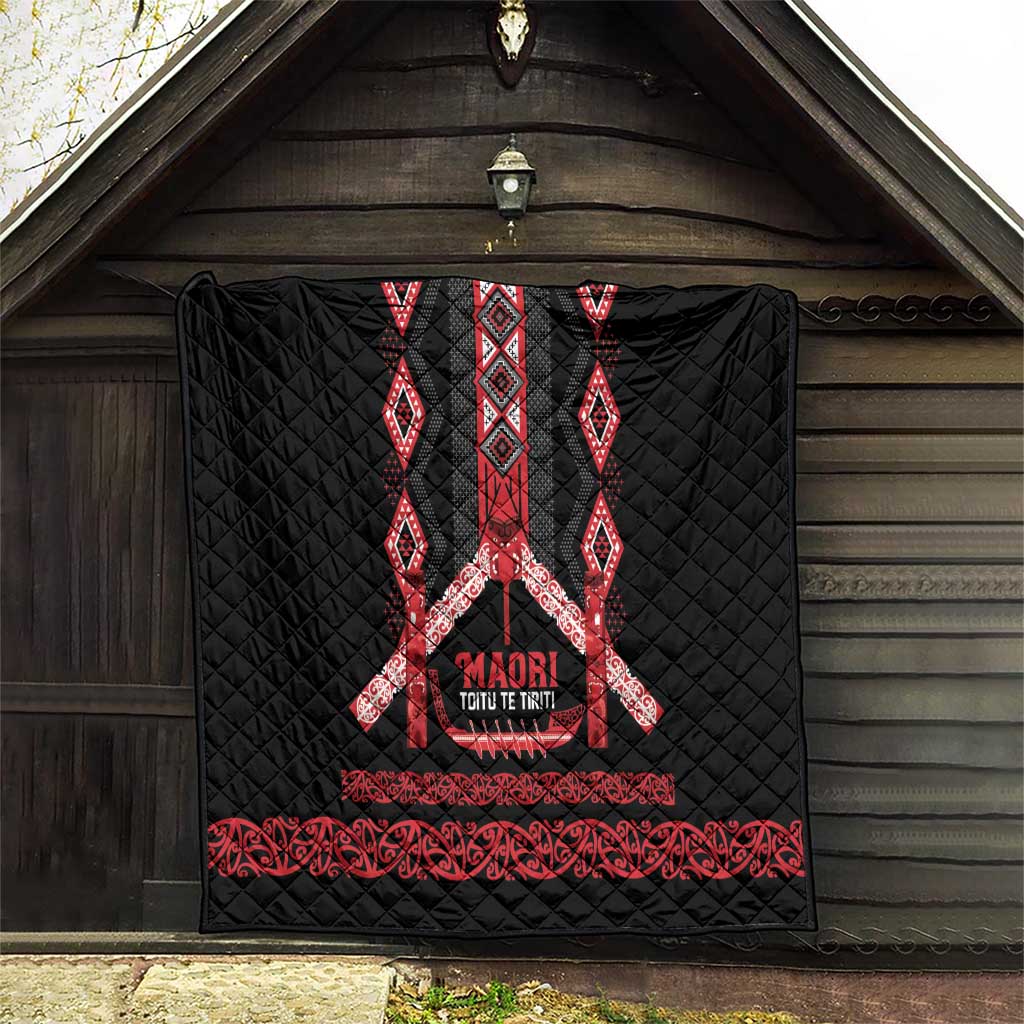 Toitu Te Tiriti Waitangi Quilt Black Wharenui House - Polynesian Pride