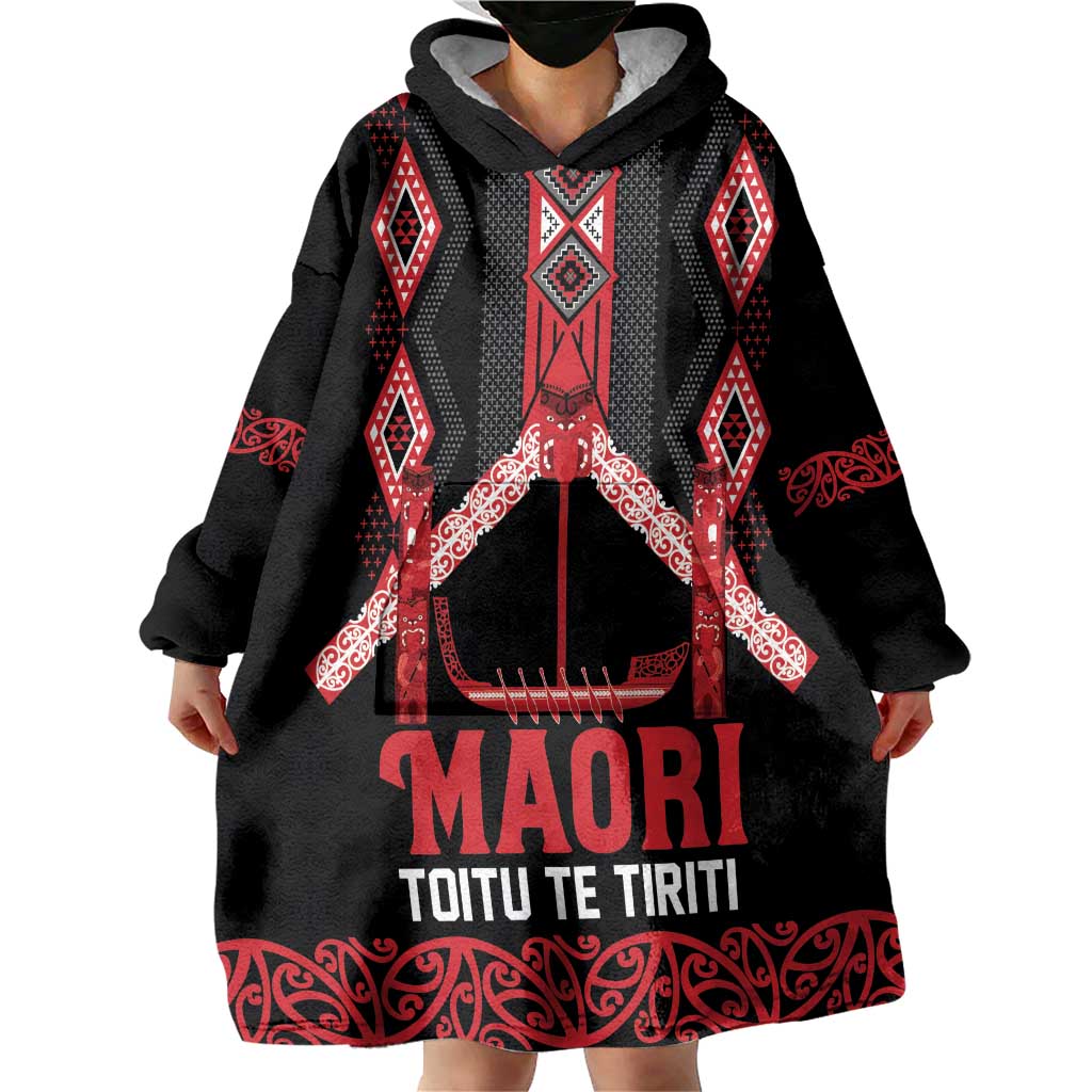 Toitu Te Tiriti Waitangi Wearable Blanket Hoodie Black Wharenui House - Polynesian Pride