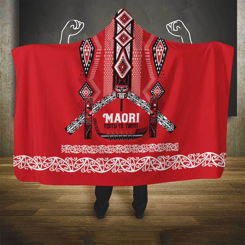 Toitu Te Tiriti Waitangi Hooded Blanket Red Wharenui House - Polynesian Pride