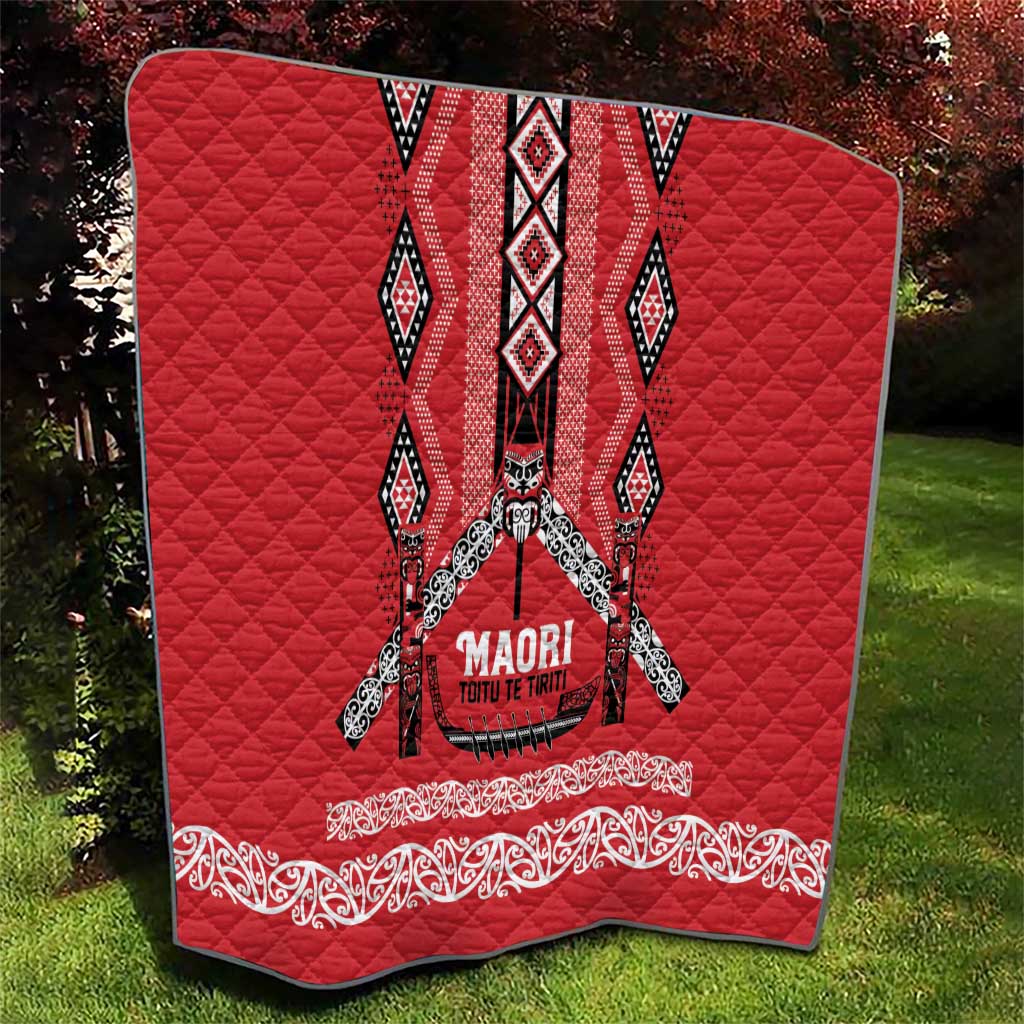 Toitu Te Tiriti Waitangi Quilt Red Wharenui House - Polynesian Pride