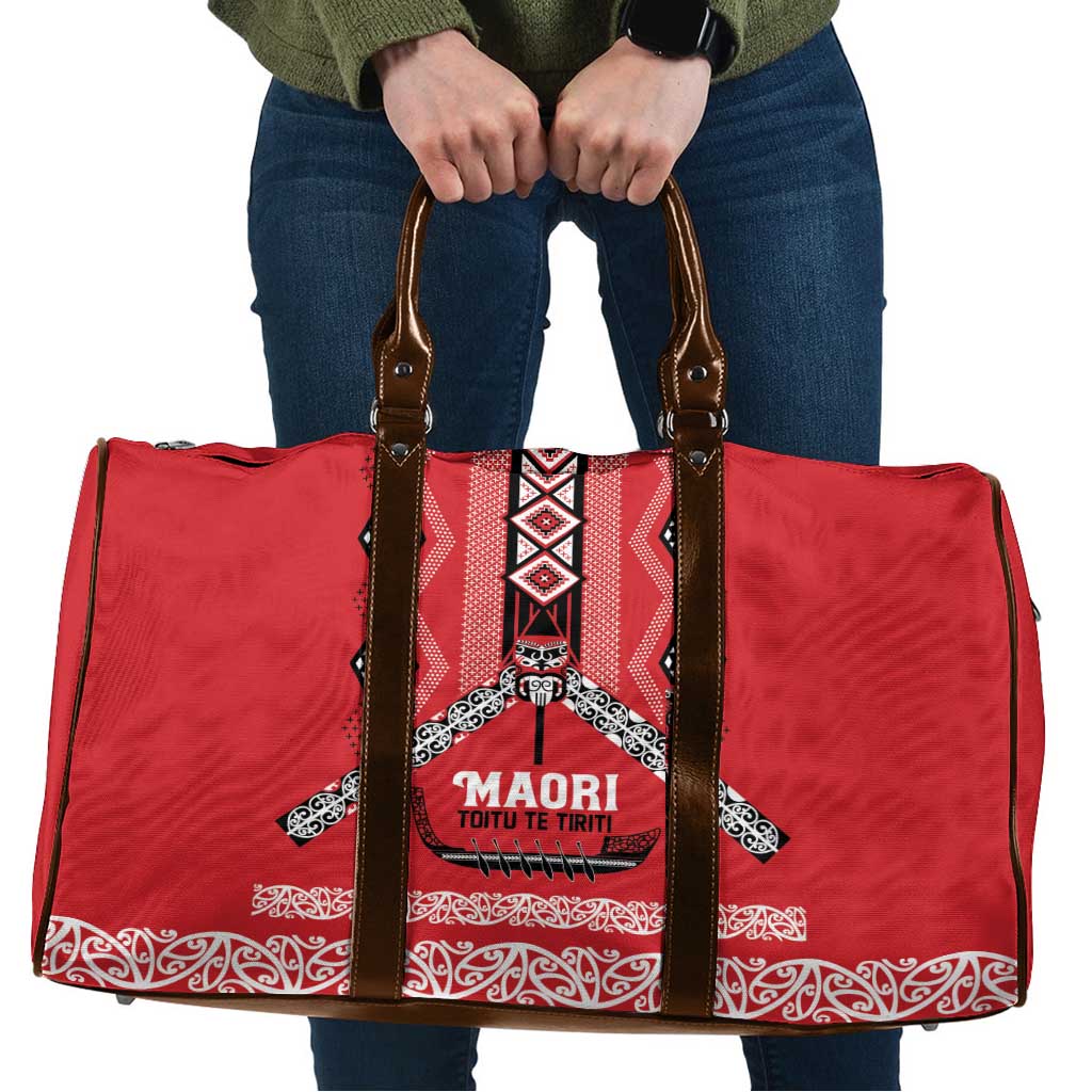 Toitu Te Tiriti Waitangi Travel Bag Red Wharenui House - Polynesian Pride