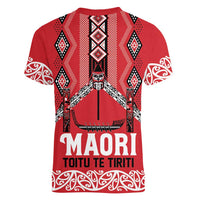 Toitu Te Tiriti Waitangi Women V-Neck T-Shirt Red Wharenui House - Polynesian Pride