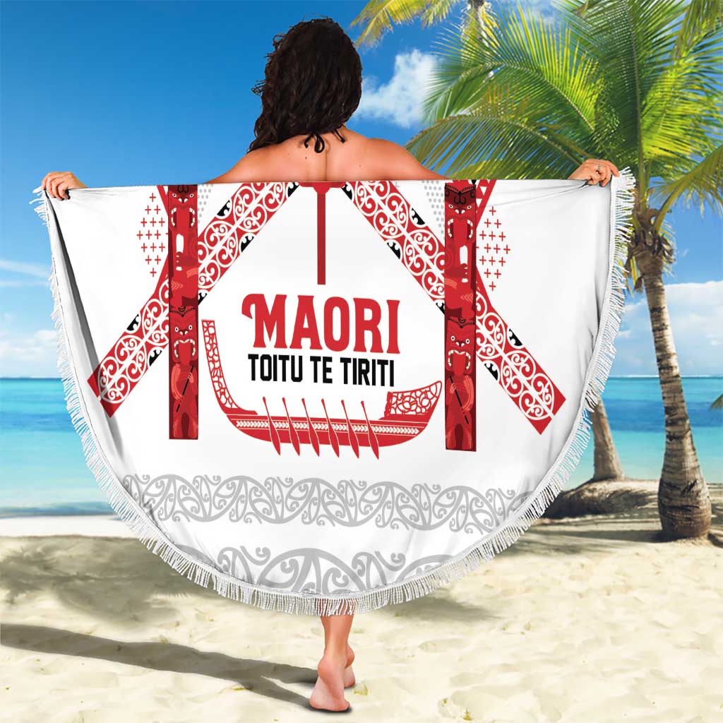 Toitu Te Tiriti Waitangi Beach Blanket White Wharenui House - Polynesian Pride