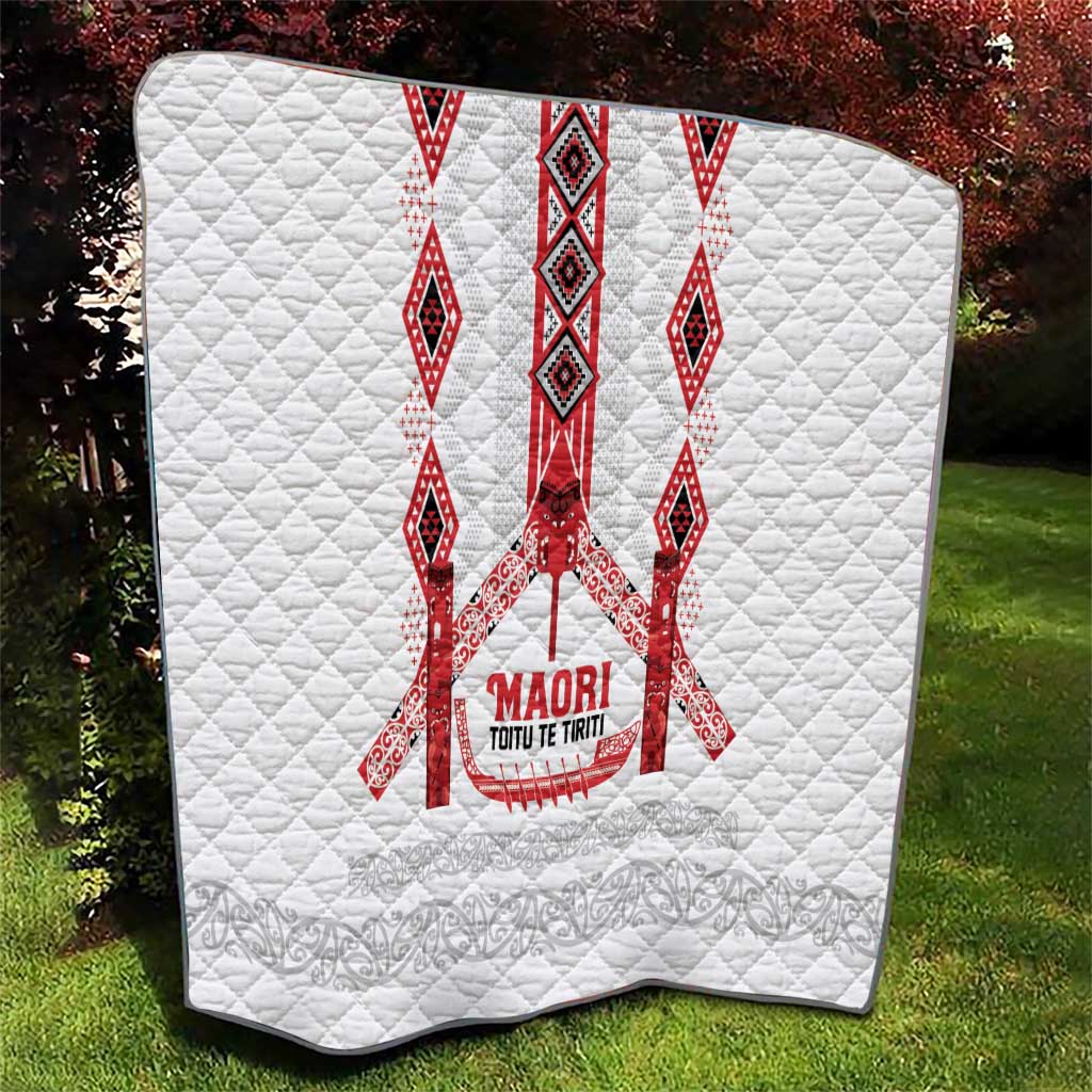 Toitu Te Tiriti Waitangi Quilt White Wharenui House - Polynesian Pride