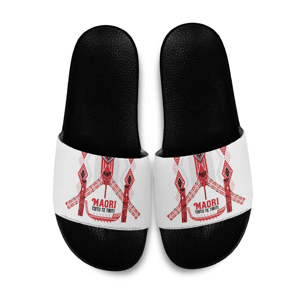 Toitu Te Tiriti Waitangi Slide Sandals White Wharenui House - Polynesian Pride