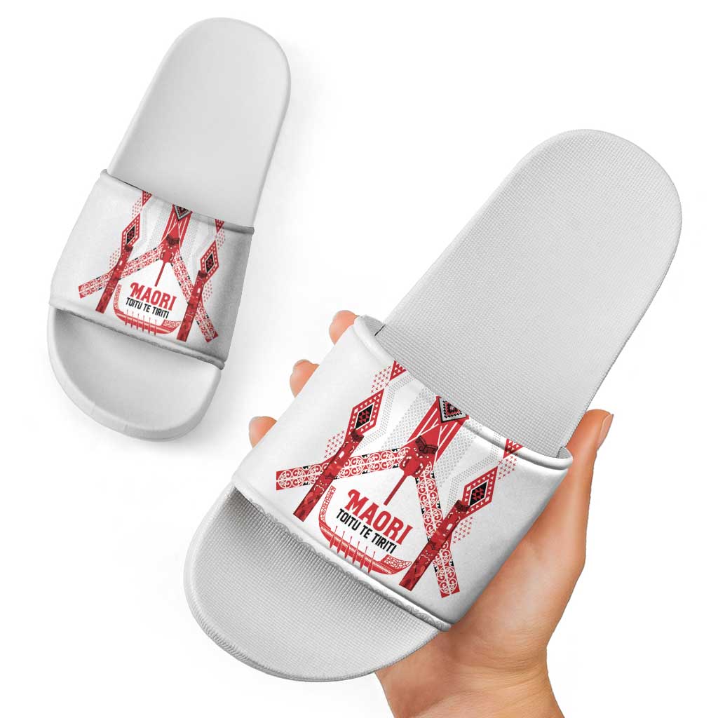 Toitu Te Tiriti Waitangi Slide Sandals White Wharenui House - Polynesian Pride