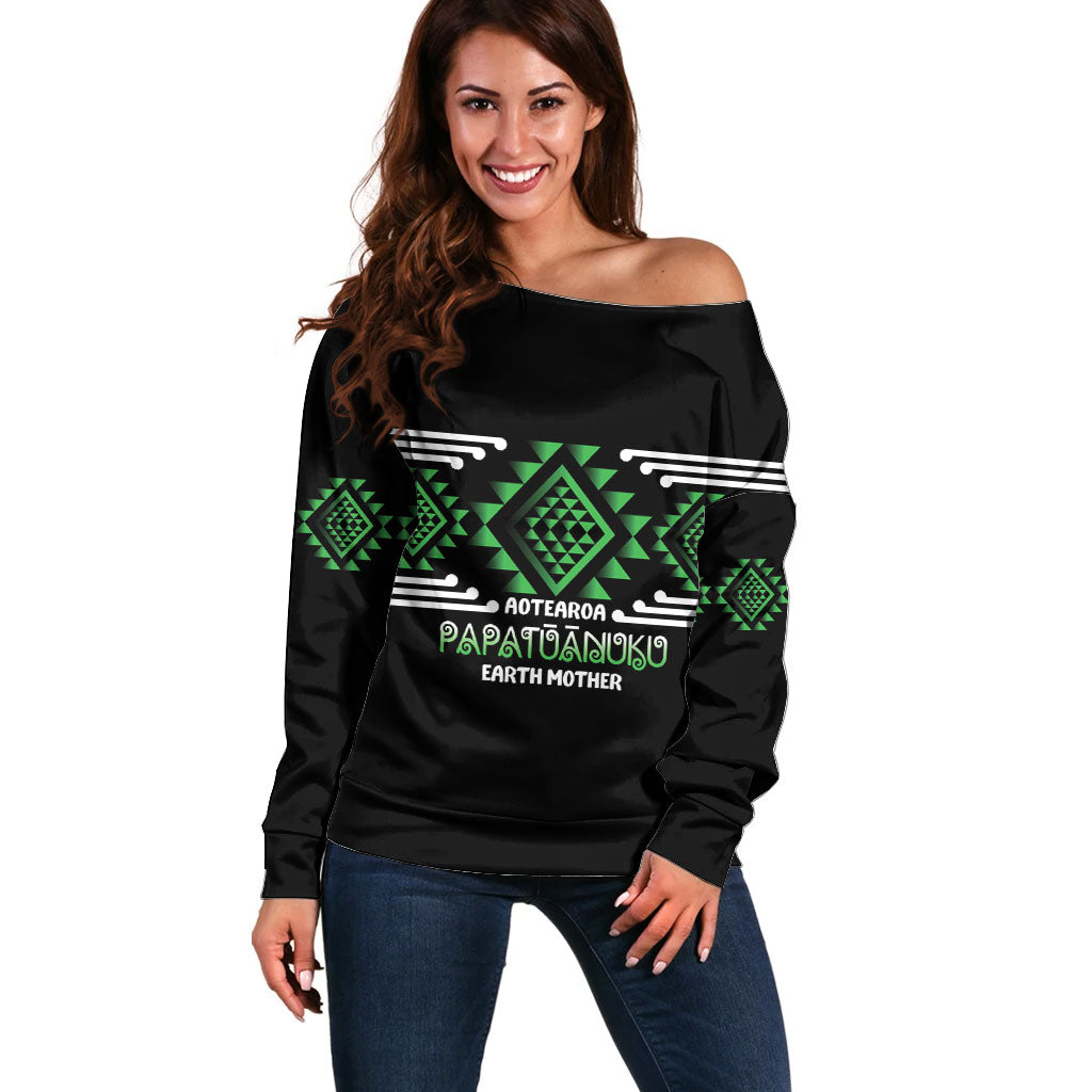 Aotearoa Atua Papatuanuku Personalised Off Shoulder Sweater Maori Earth Mother Taniko Motifs LT14 Women Green - Polynesian Pride