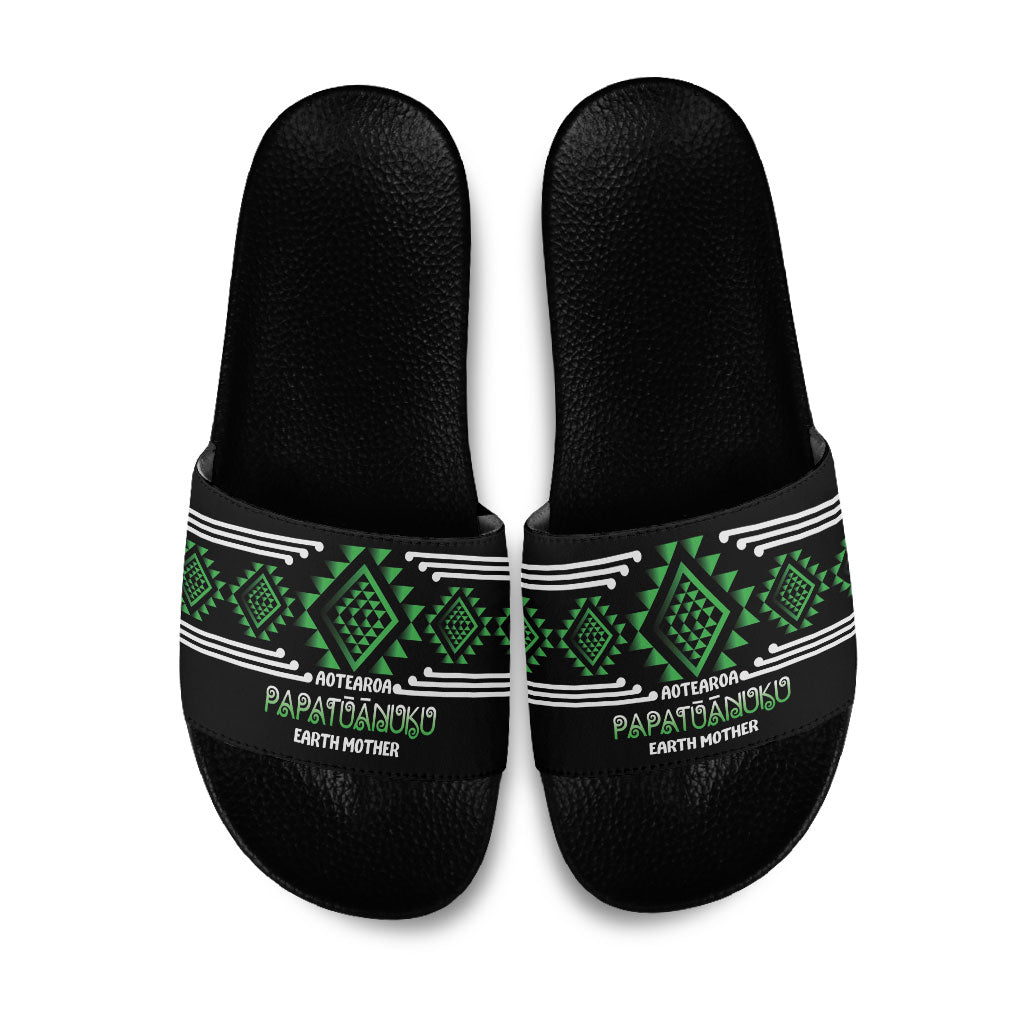 Aotearoa Atua Papatuanuku Slide Sandals Maori Earth Mother Taniko Motifs LT14 Green - Polynesian Pride