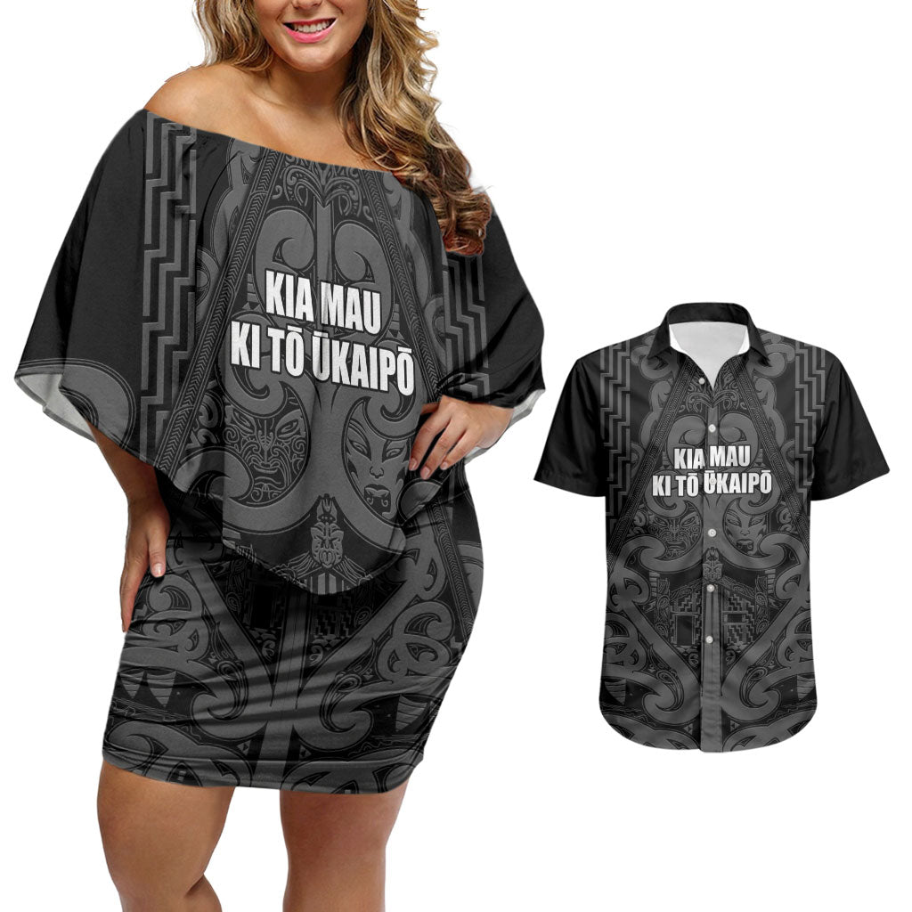 Maori Language Week Personalised Couples Matching Off Shoulder Short Dress and Hawaiian Shirt Kia Mau Ki To Ukaipo Grey Color LT14 Grey - Polynesian Pride