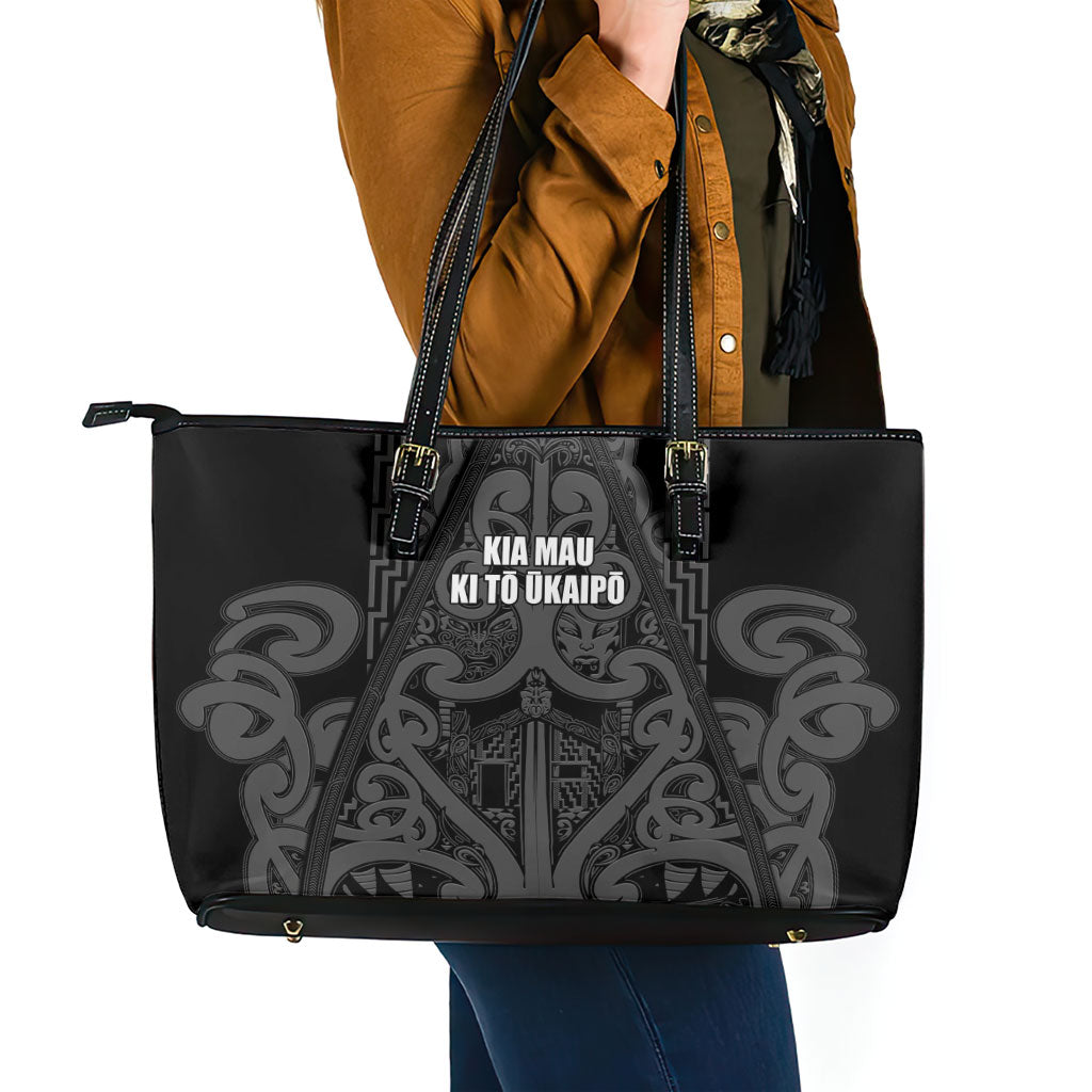 Maori Language Week Leather Tote Bag Kia Mau Ki To Ukaipo Grey Color LT14 - Polynesian Pride