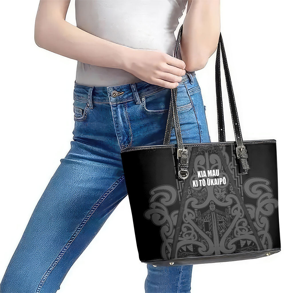 Maori Language Week Leather Tote Bag Kia Mau Ki To Ukaipo Grey Color LT14 - Polynesian Pride